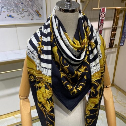 HH scarf