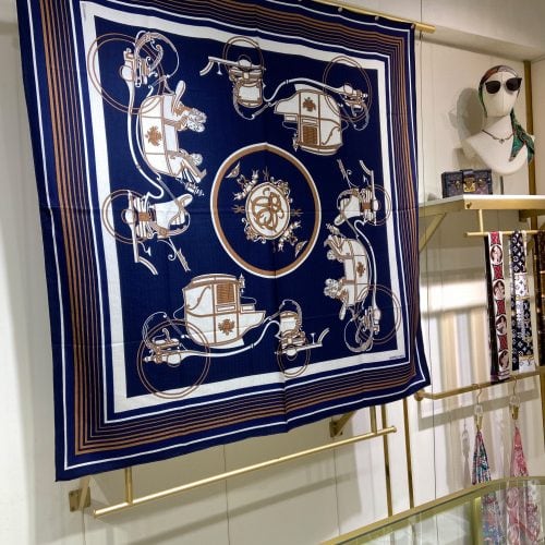 HH scarf