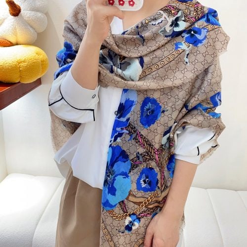GG scarf