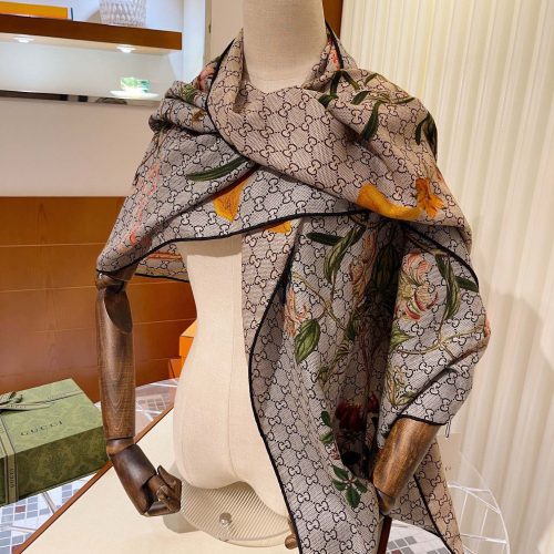GG scarf