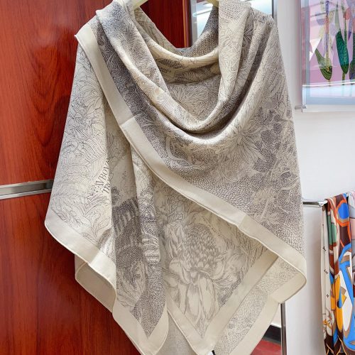 HH scarf