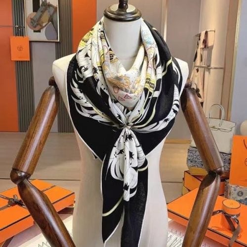 HH scarf