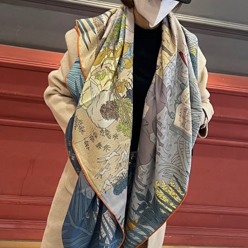 HH scarf