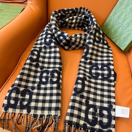 GG scarf