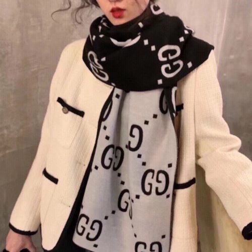 GG scarf