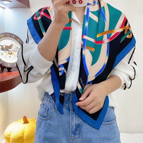 HH scarf