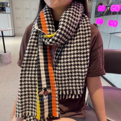 GG scarf