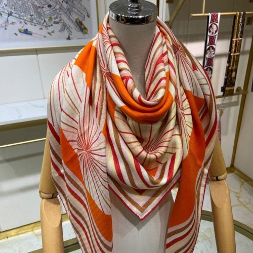 HH scarf