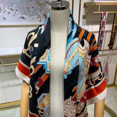 HH scarf