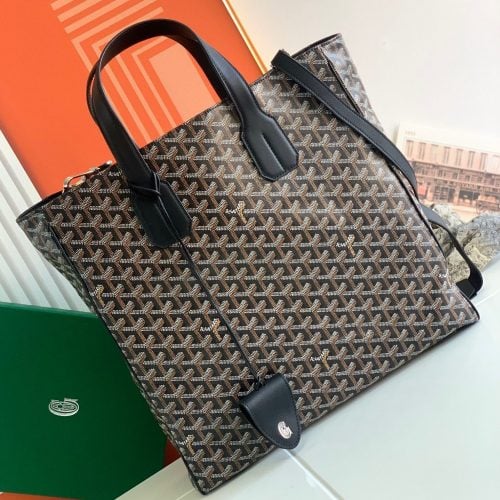Fashionable Leather Bag for Women for relaxed shoulder carry