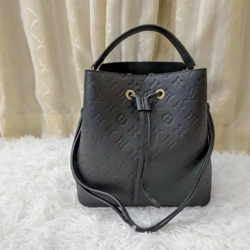 Fashionable leather bag for women