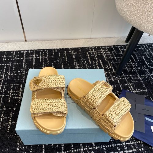 The latest version of serrated woven thick soled triangular buckle slippers