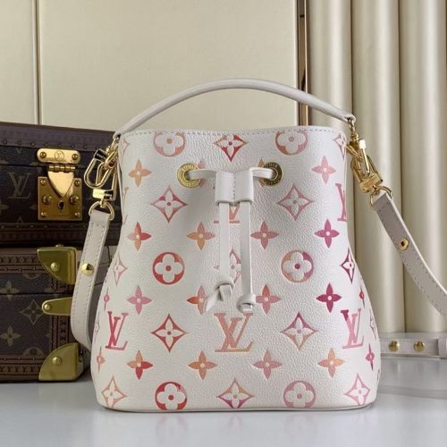 N é oNo é BB bucket bag