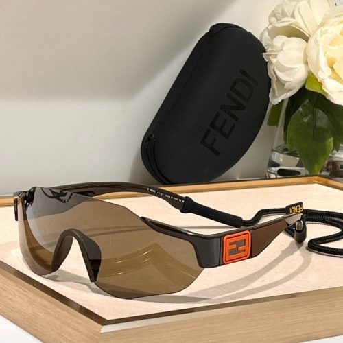 Protective goggles