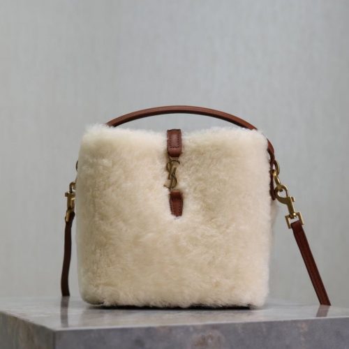 37_ Mini Bucket Bag for relaxed shoulder carry