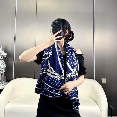 scarf”