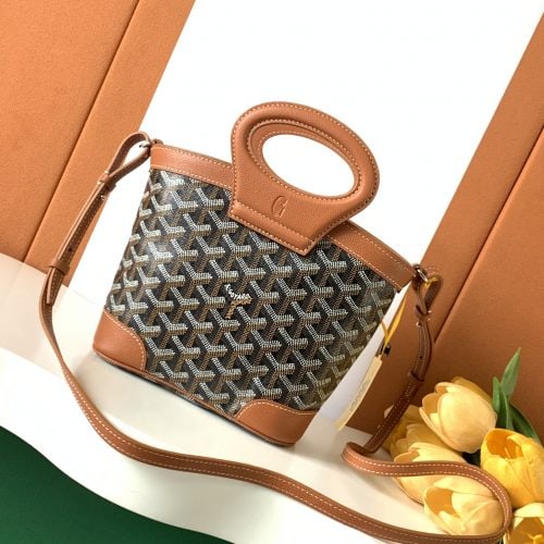 Everyday Shoulder Bag for relaxed shoulder carry