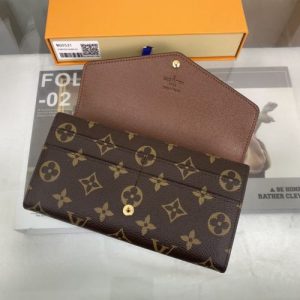 Get a free gift with purchases over $300 #2